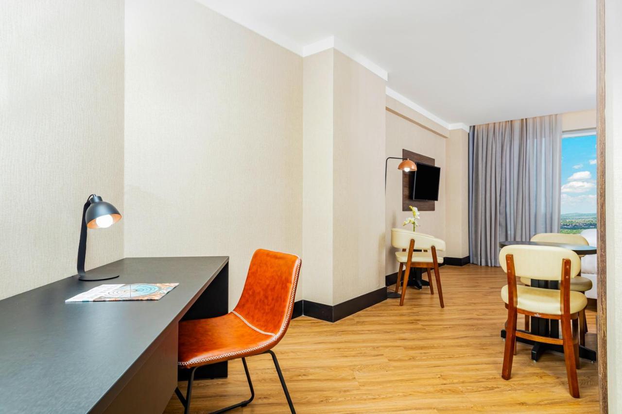 Nh Hotel Feira De Santana Exteriör bild
